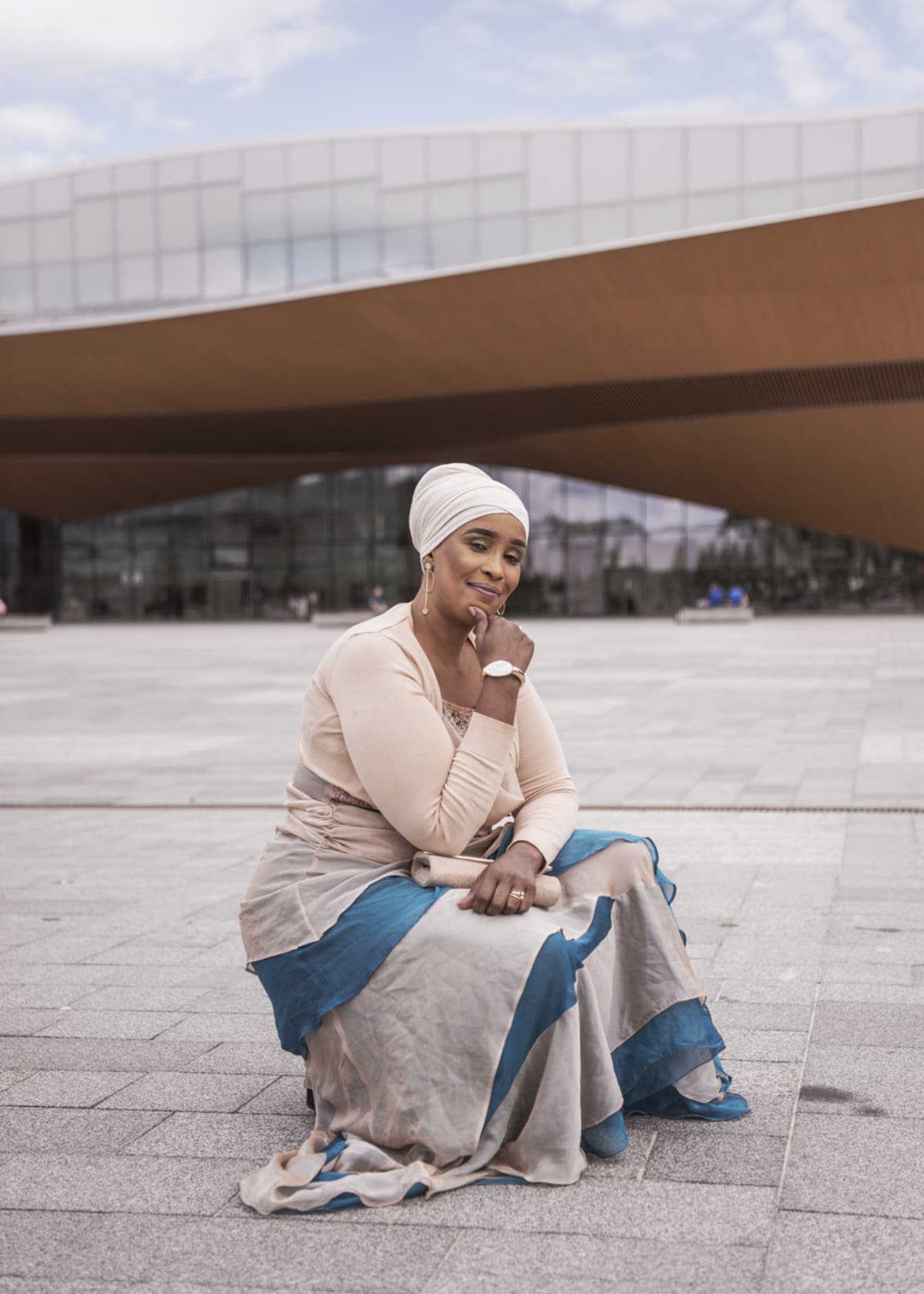 Vuoden pakolaisnaiseksi 2020 valittu helsinkiläinen perhetyöntekijä Farhia Abdi.