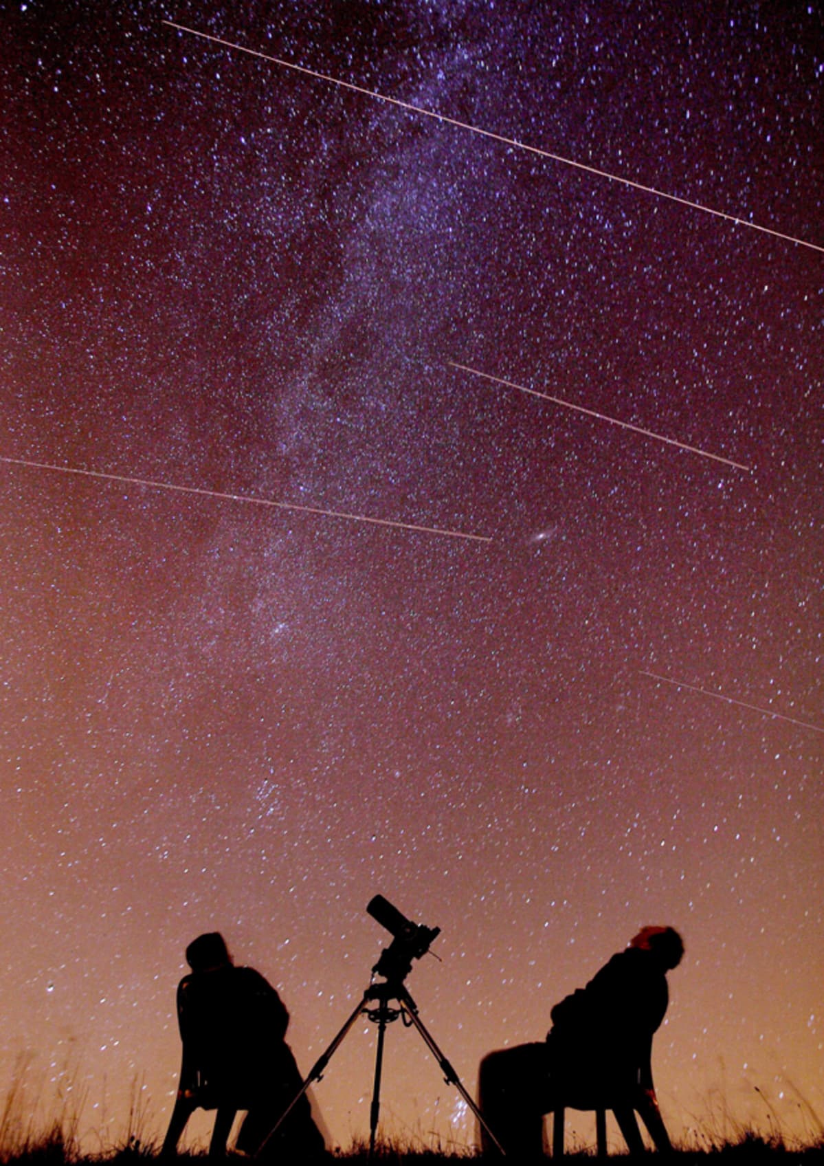 Astronomit Mark ja Denise Gibbons seuraavat tähdenlentoja Englannissa.