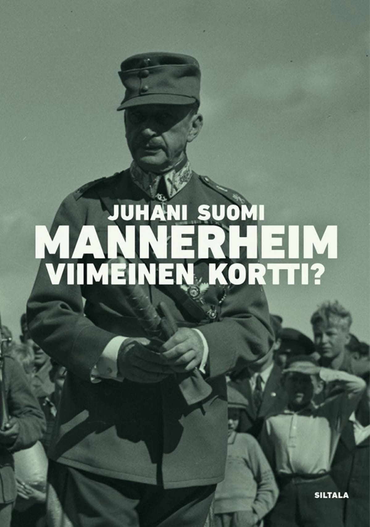 Mannerheim viimeinen valttikortti -kirjan kanssi.