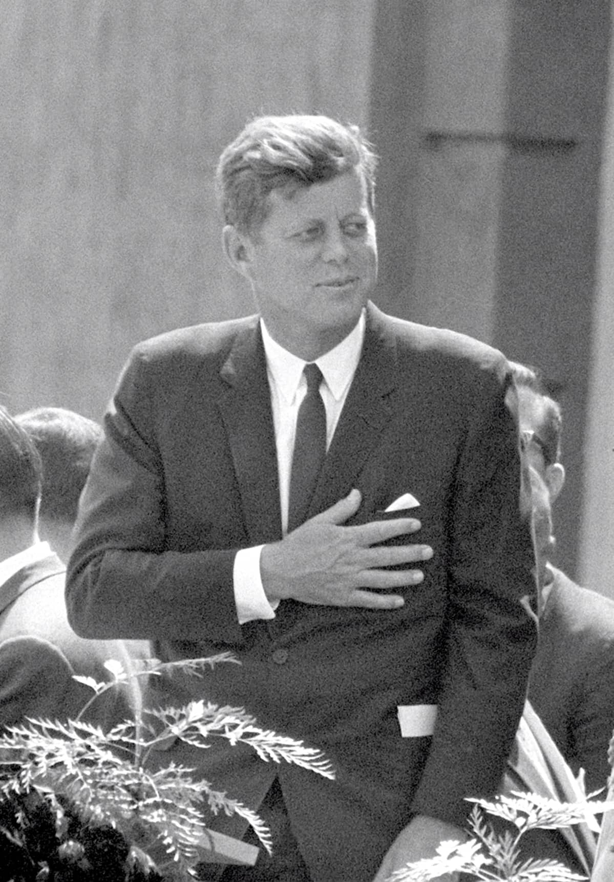 John F. Kennedy puhumassa Schönebergin kaupungintalon edustalla.