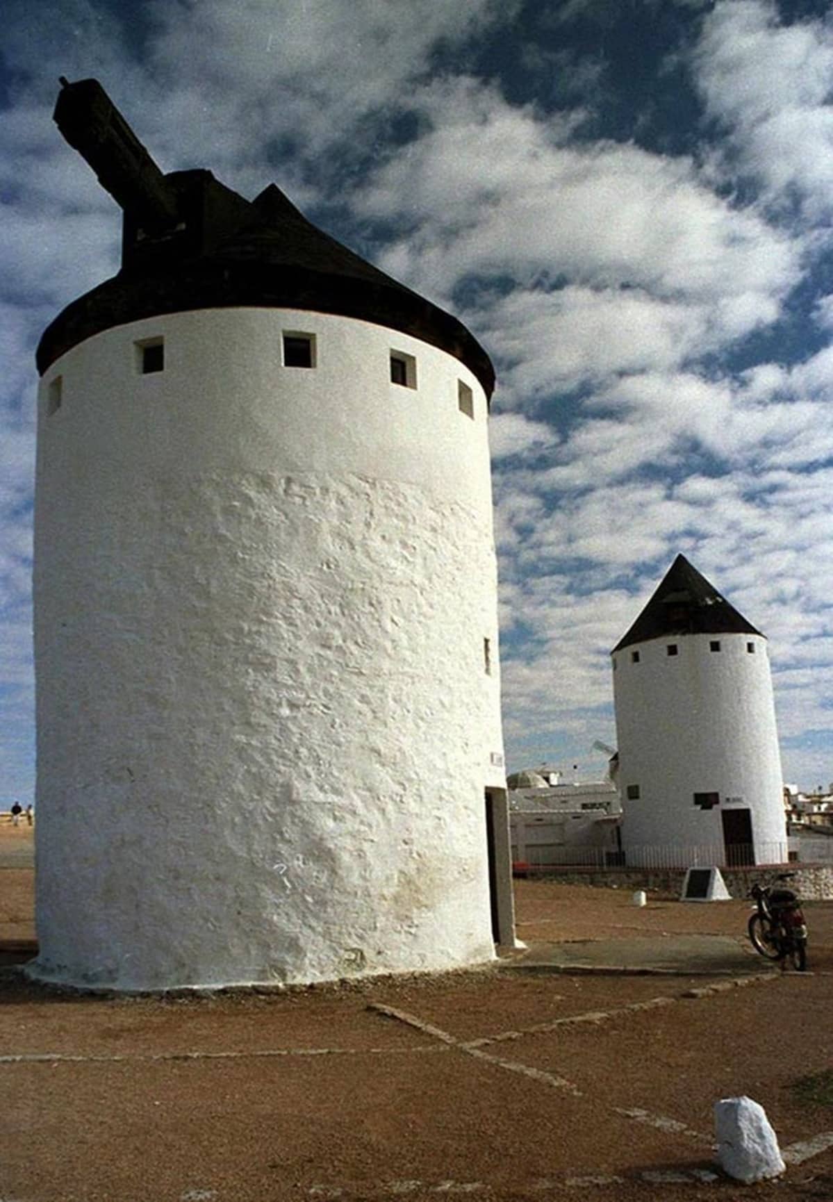 Don Quijotesta tutut tuulimyllyt sijaitsevat Campo de Critanassa.