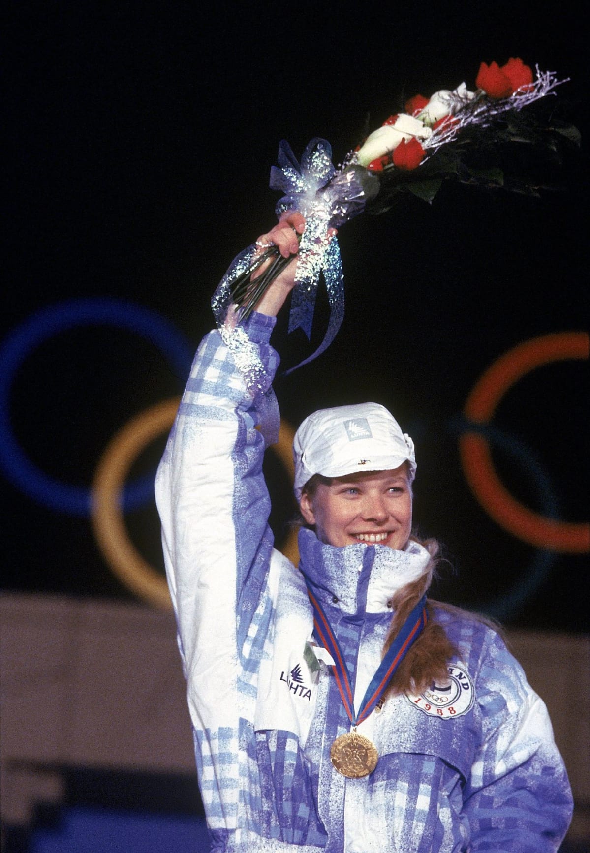 Marjo Matikainen juhlii Calgaryn olympialaisissa.