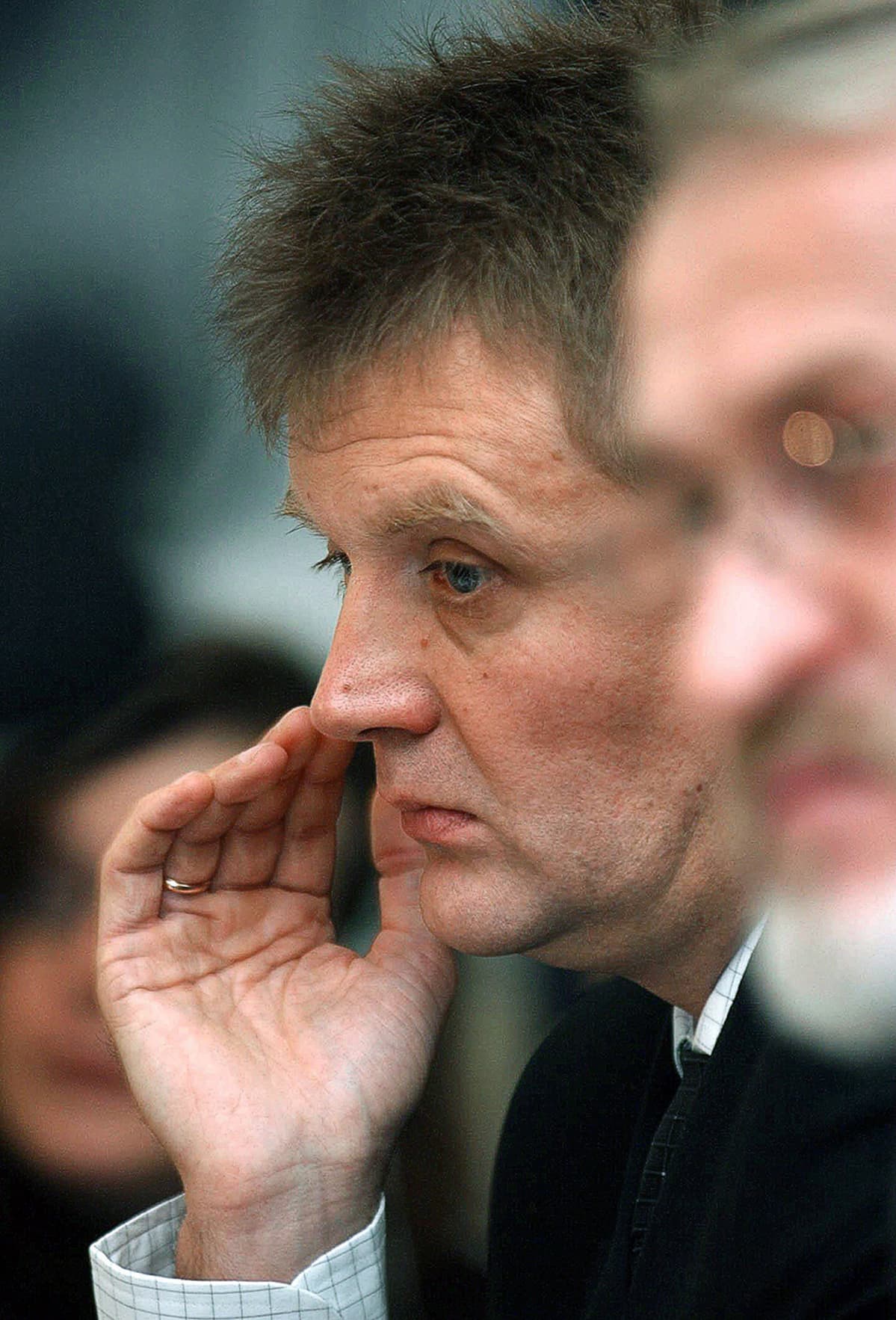 Alexander Litvinenko lehdistötilaisuudessa Lontoossa 14. syyskuuta 2004.