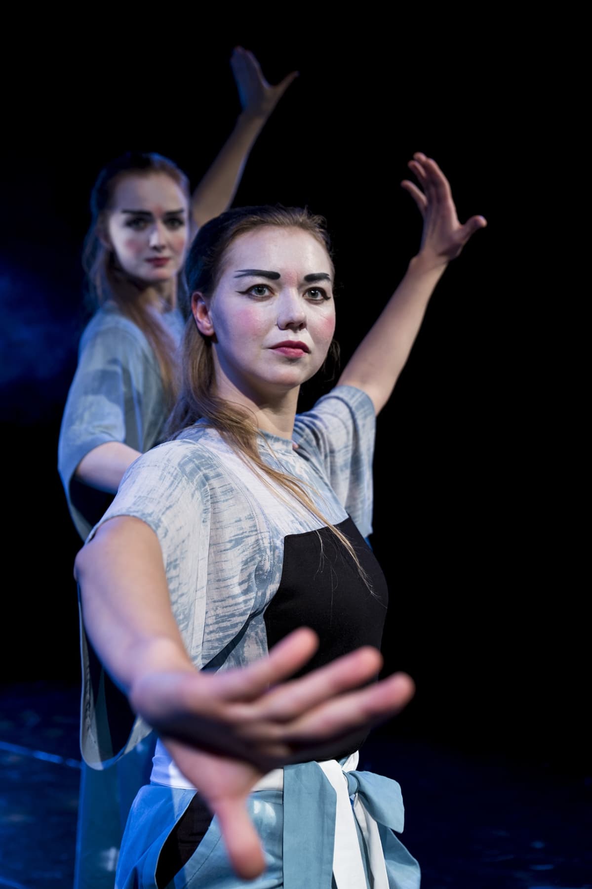 Freia Stenbäck, Nora Sandholm-Azémar, Wusheng Company, kiinalainen teatteri
