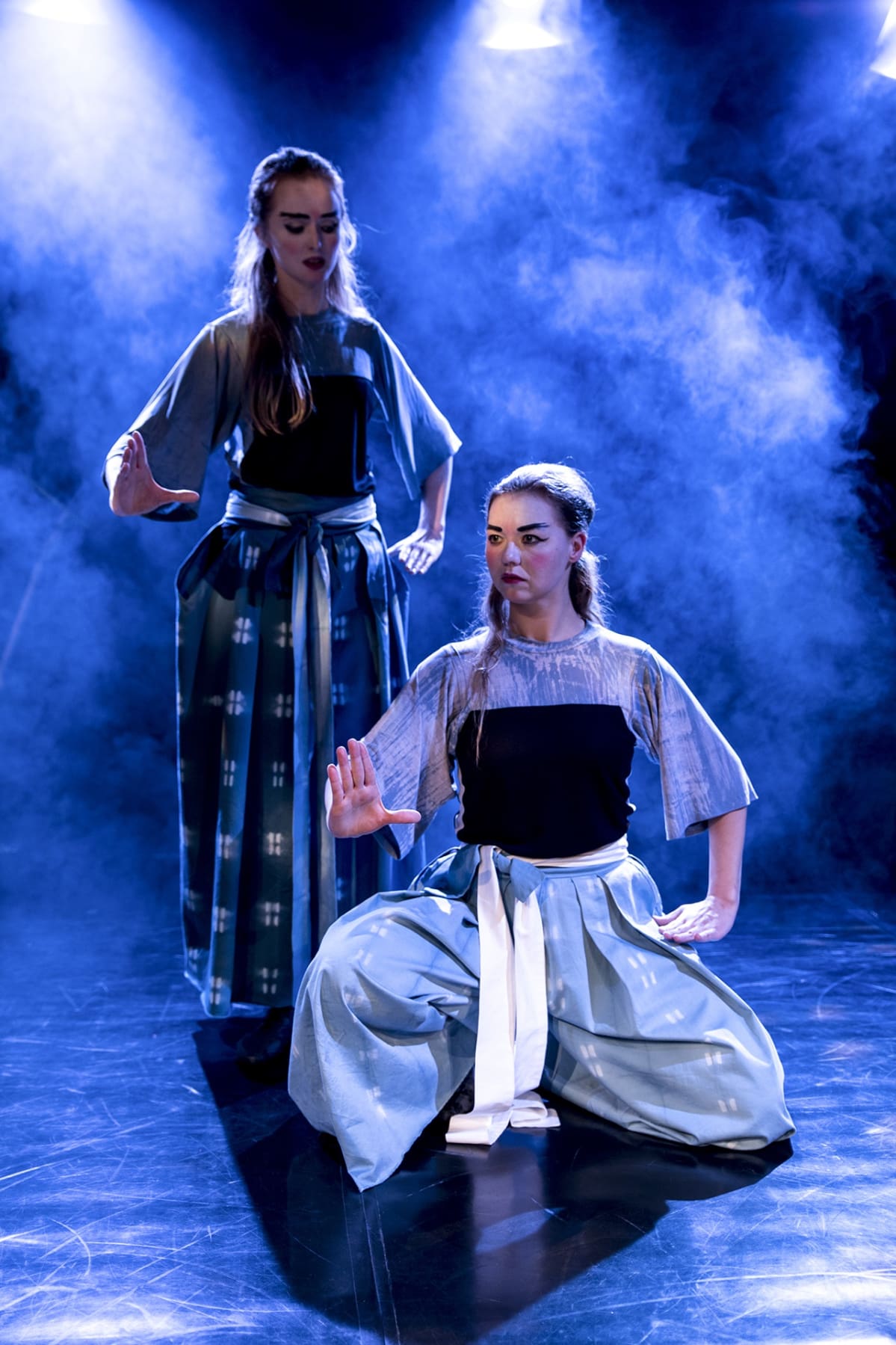 Nora Sandholm-Azémar, Freia Stenbäck, Wusheng Company, kiinalainen teatteri