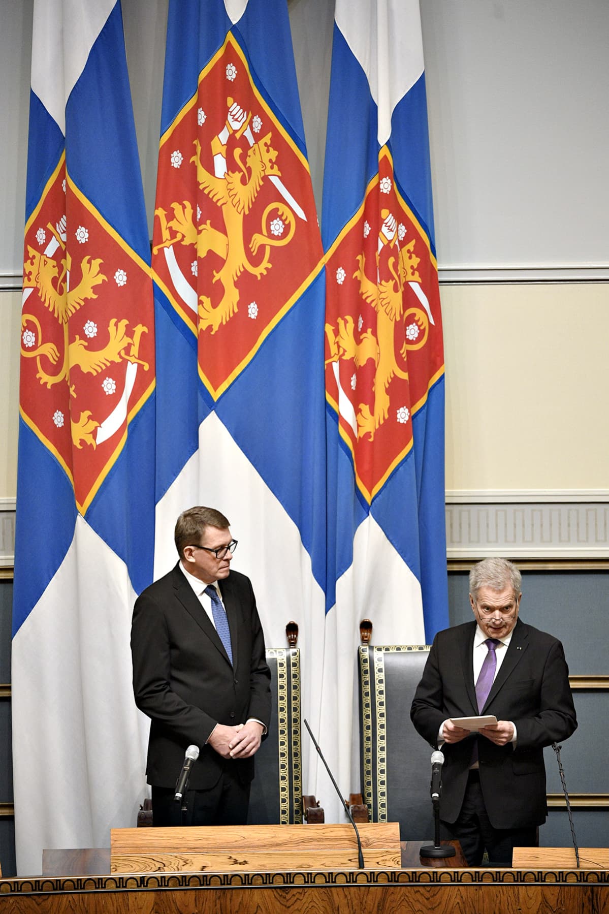 Eduskunnan puhemies Matti Vanhanen kuuntelee presidentti Sauli Niinistön puhetta valtiopäivien avajaisissa eduskunnan istuntosalissa Helsingissä 5. helmikuuta 2020.