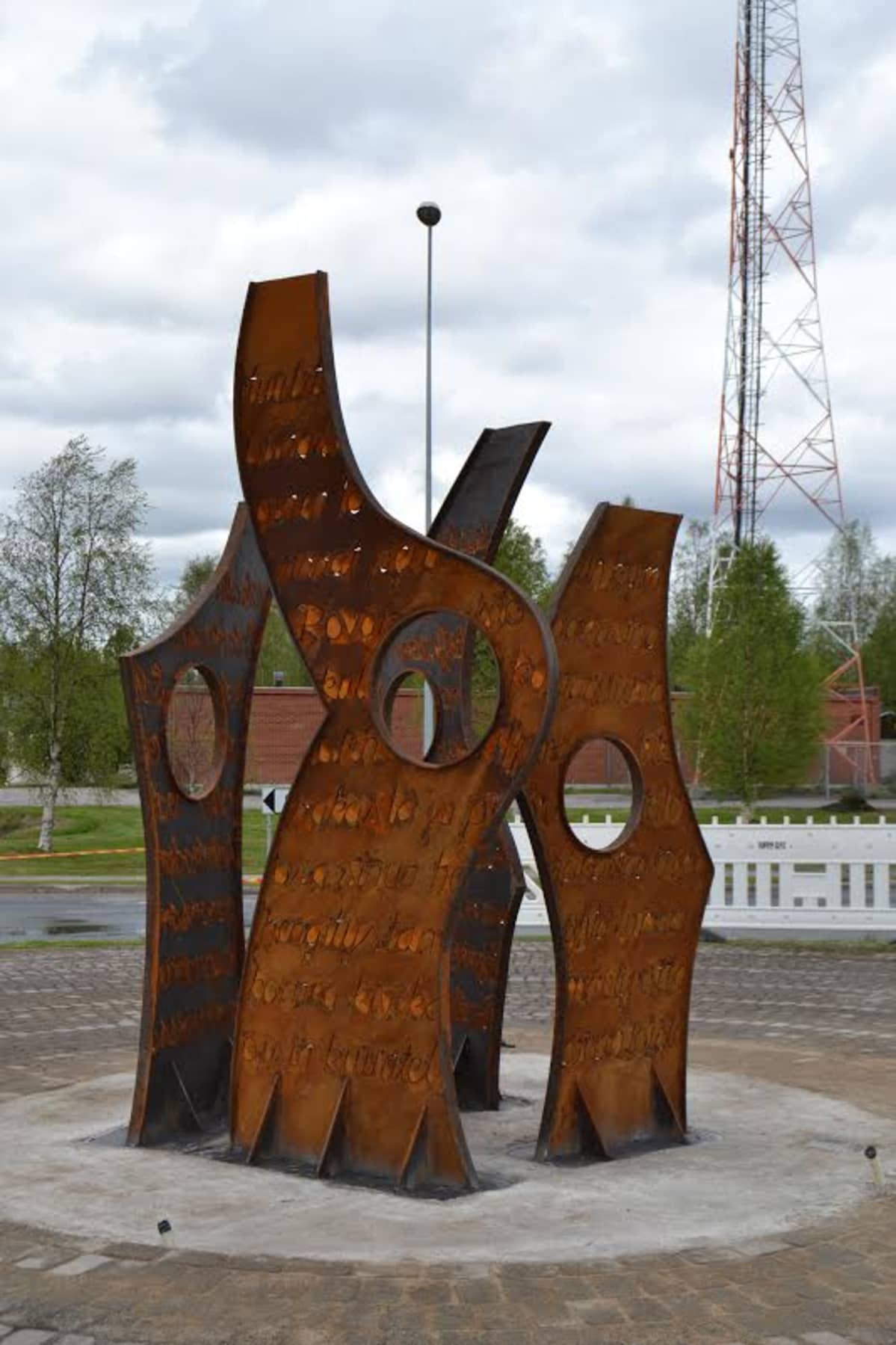 Risto Immonen Runo-veistos Rovaniemellä