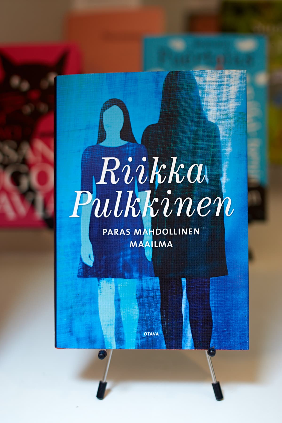 Riikka Pulkkisen kirja Paras mahdollinen maailma.