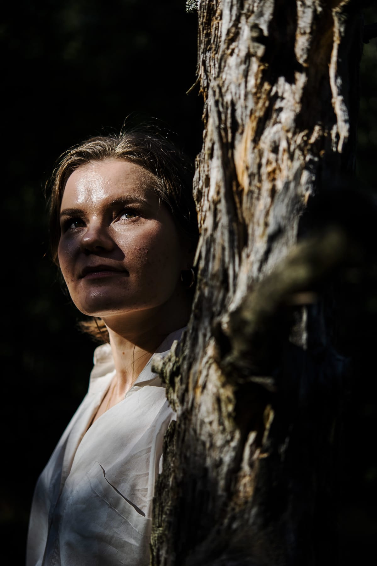Kuvassa on kirjoittaja Eeva Kolu Helsingin Keskuspuistossa elokuussa 2020.