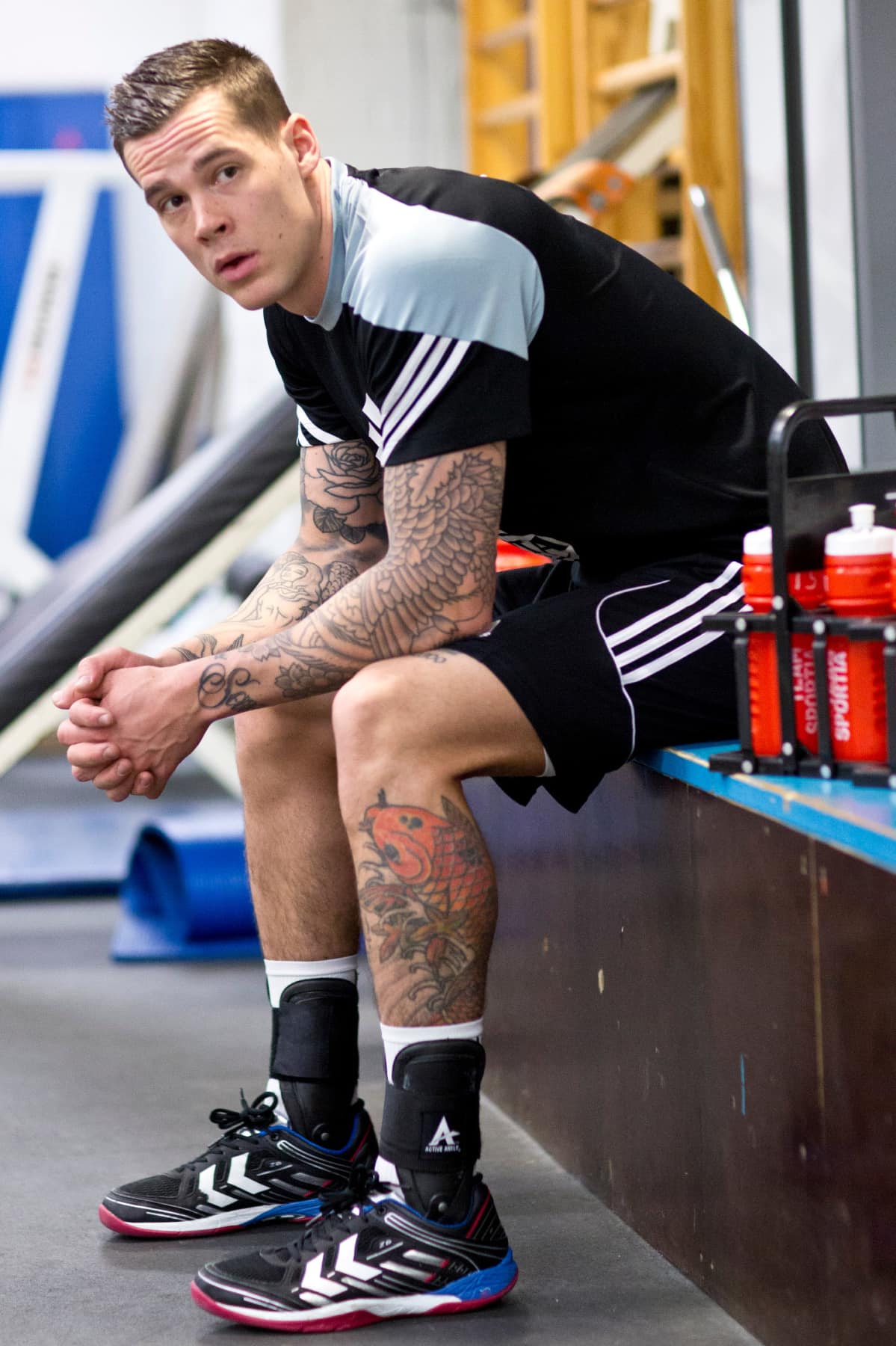 Nico Rönnberg istuu