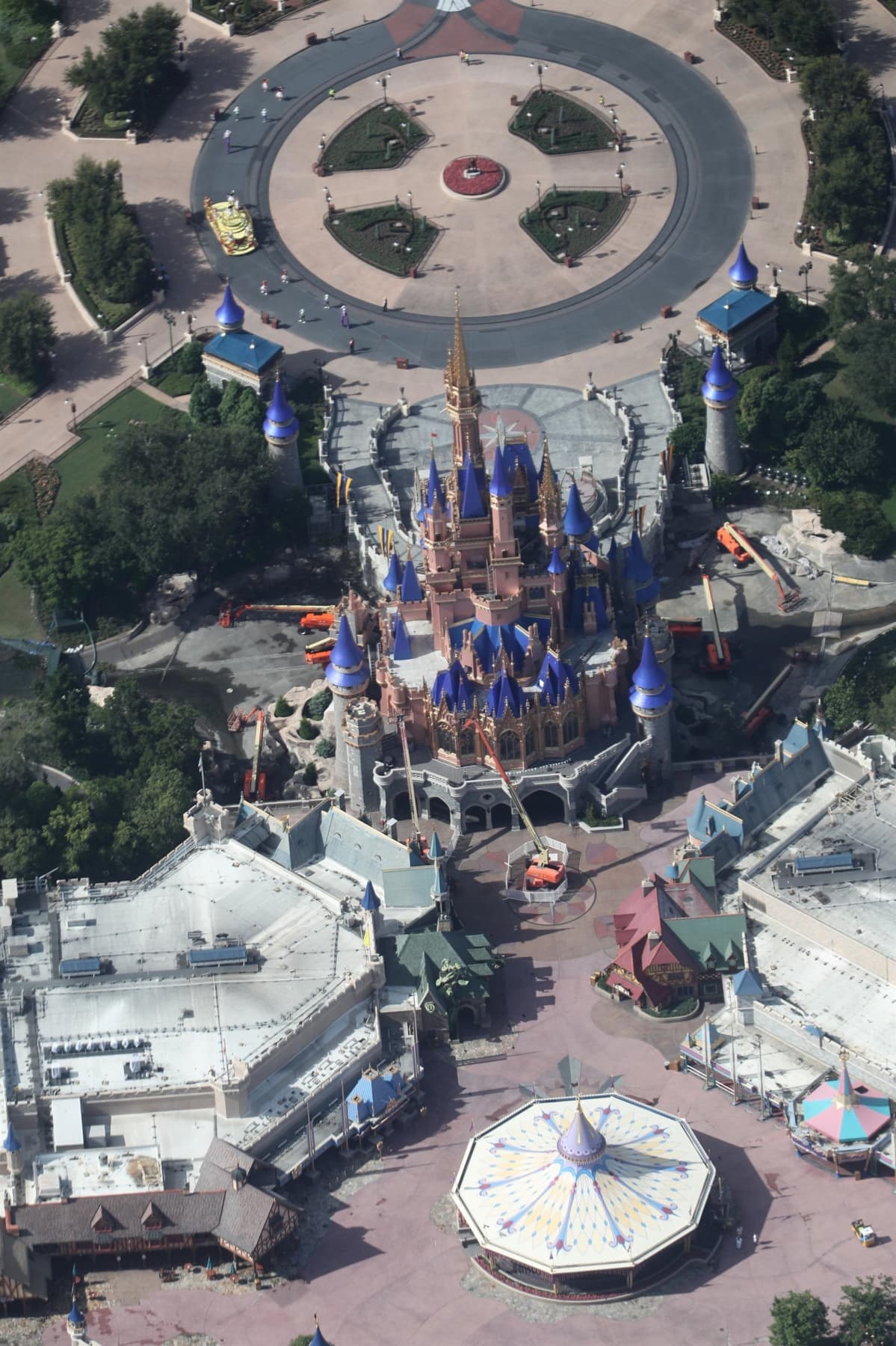 Ihmisistä tyhjä Disney World.
