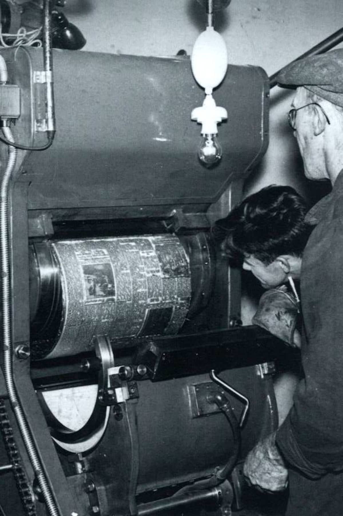 Painokone vuonne 1955 rotaatiopainokone itäsaksalainen Plamag.