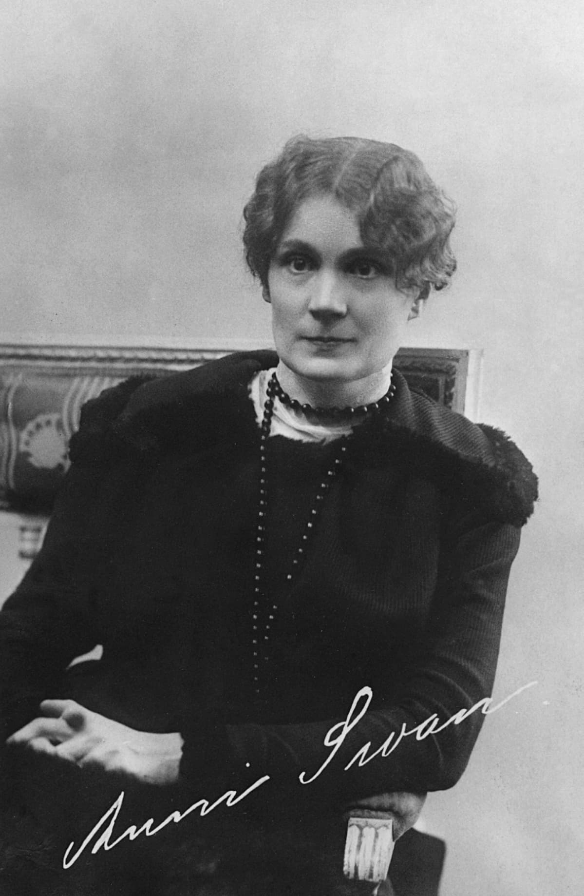 Kirjailija Anni SWAN (1875-1958).