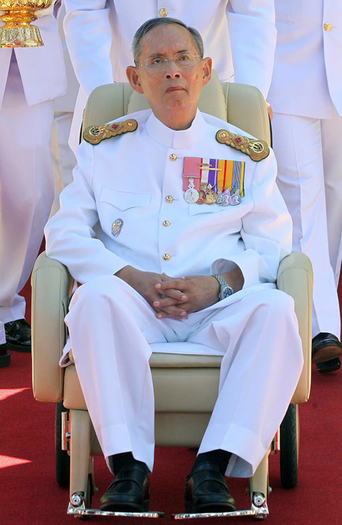 Thaimaan kuningas Bhumibol Adulyadej 64. kruunajaisvuosijuhlassa Bangkokissa 5. toukokuuta 2014