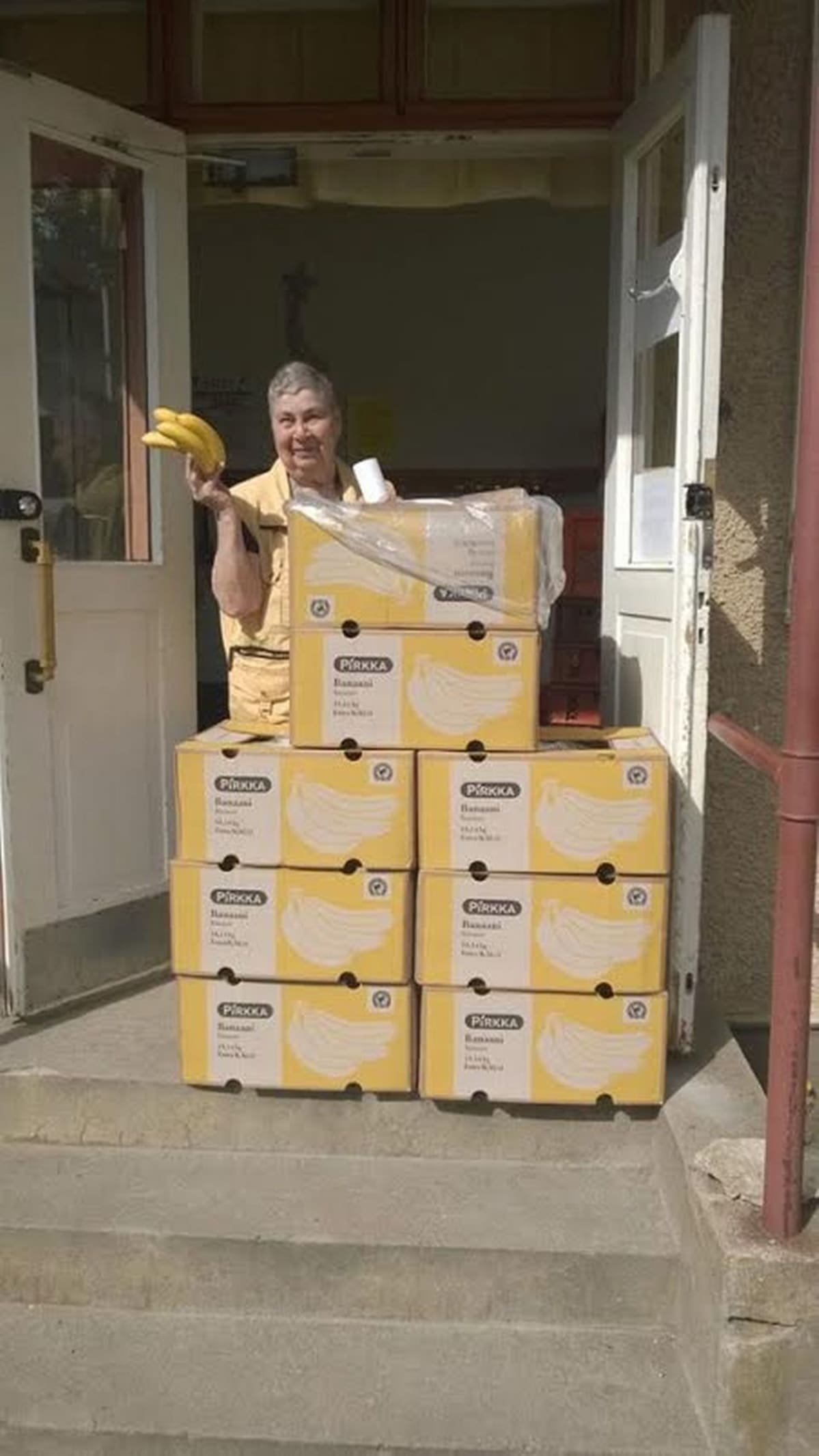 Mirjam Iiskola ja banaanilaatikot.