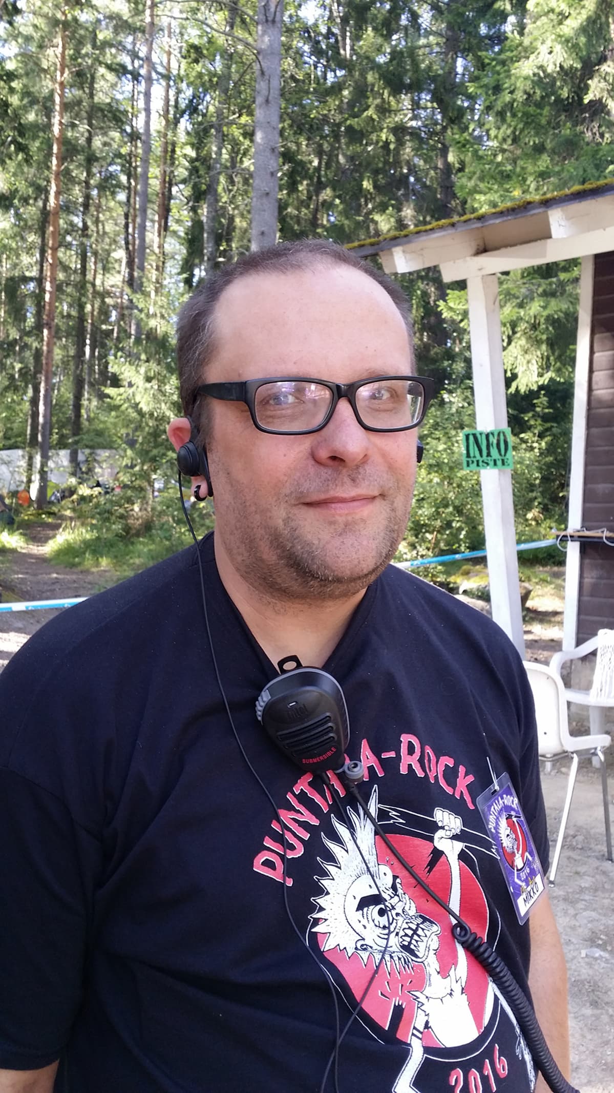 Mieshenkilö.