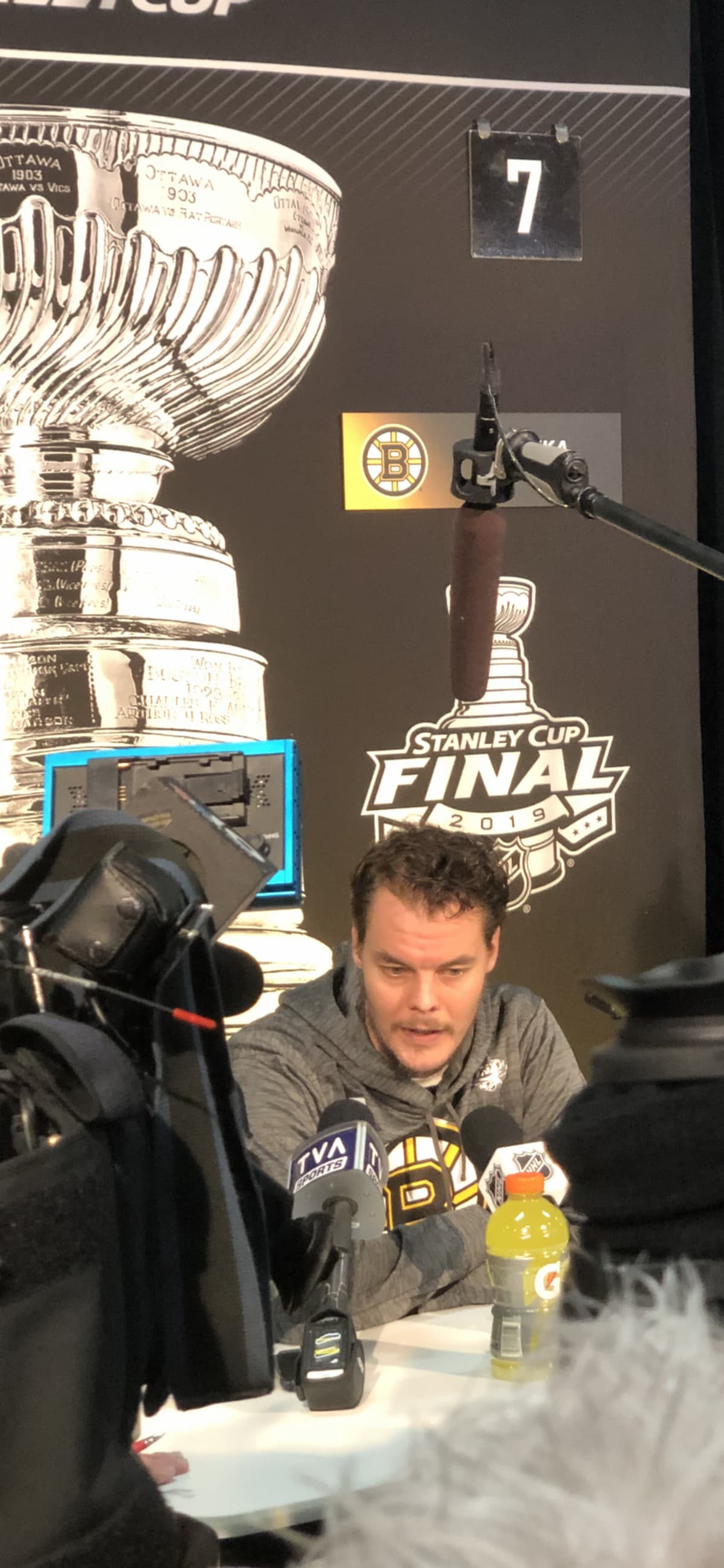 Tuukka Raskia haastatellaan
