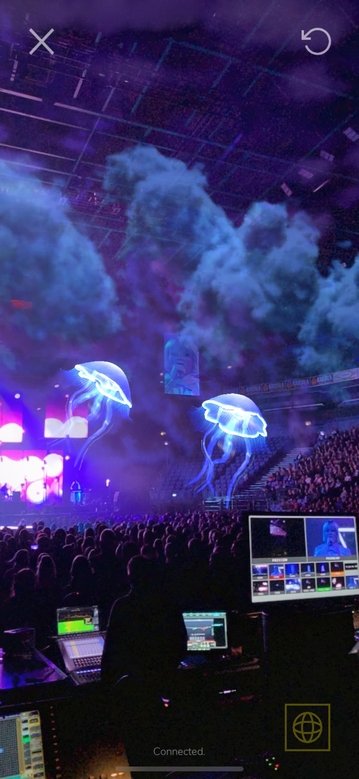 Paula Vesan konsertti Hartwall Areenalla, missä yleisöllä olimahdollisuud kokeilla Alternative reality-tekniikkaa puhelimillaan.