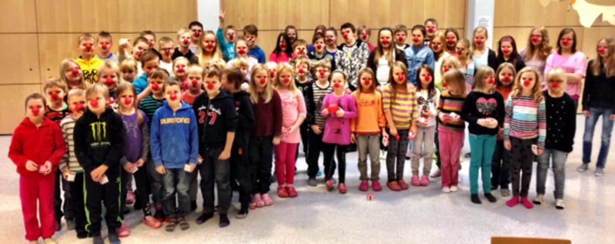 Toivolanrannan koululaisia nenäpäivätunnelmissa 7. marraskuuta 2014