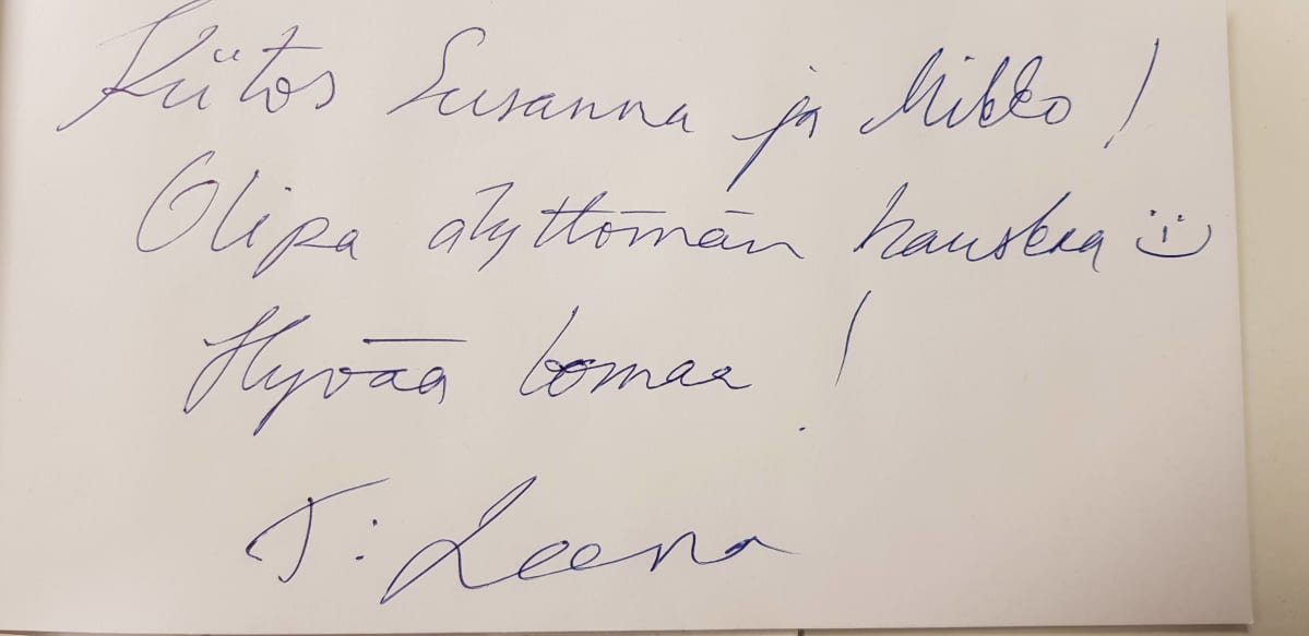 Leena Mörttisen tervehdys Puoli seitsemän -ohjelman vieraskirjassa