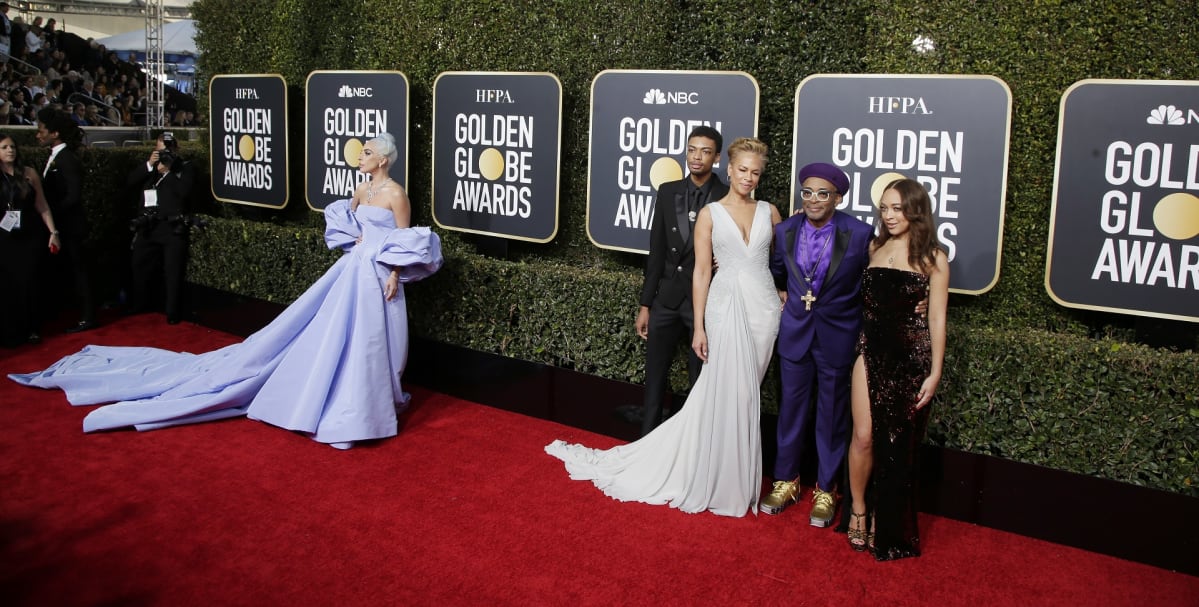Lady Gaga, Jackson Lee, Tonya Lewis Lee, Spike Lee and Satchel Lee Golden Globe -palkintotilaisuuden punaisella matolla.