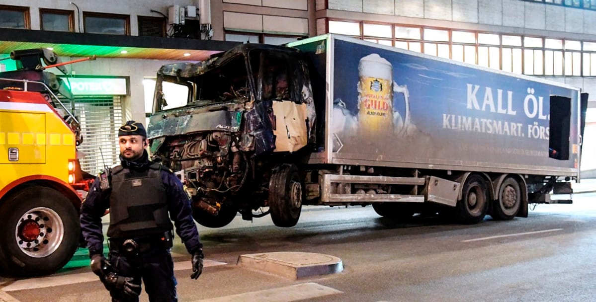 Tukholman iskussa käytetty rekka poliisin valvonnan alla.