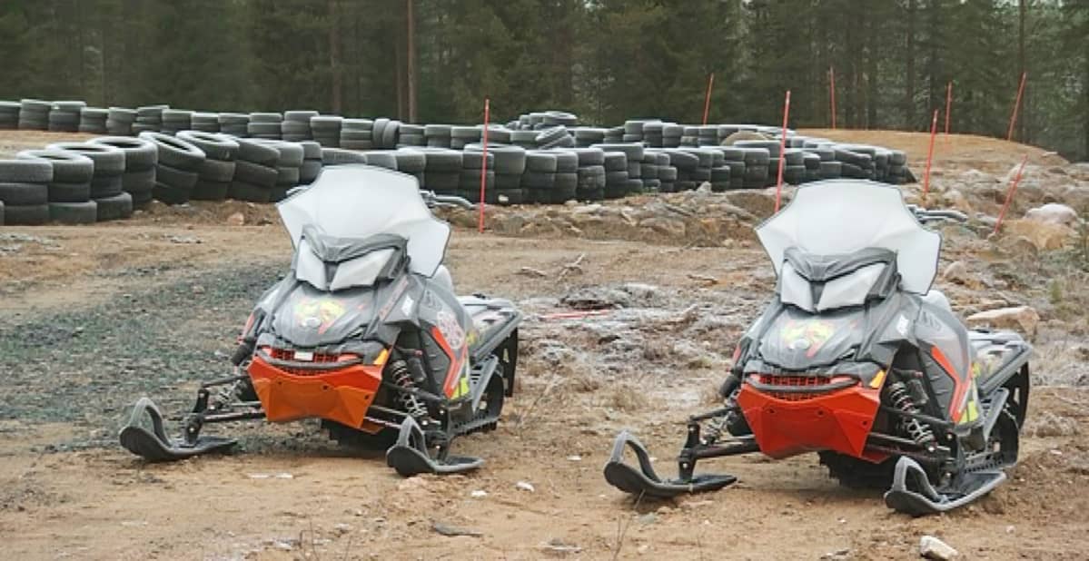 kelkat lumettomalla maalla