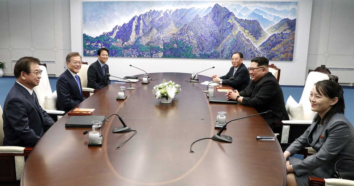Kim Jong-un ja Moon Jae-in tapaavat Panmunjomissa.