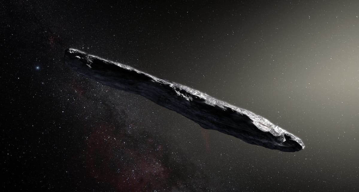 Pitkä ja kapea asteroidi avaruudessa.