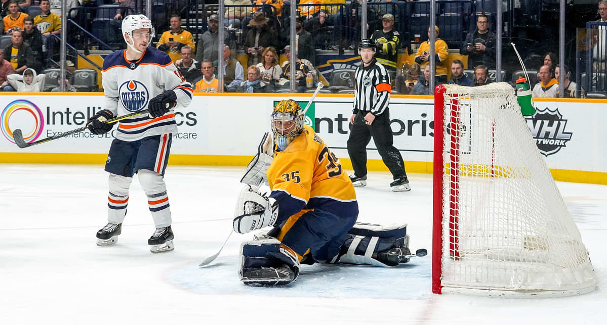 Pekka Rinne (oik.) Josh Archibald (vas.)