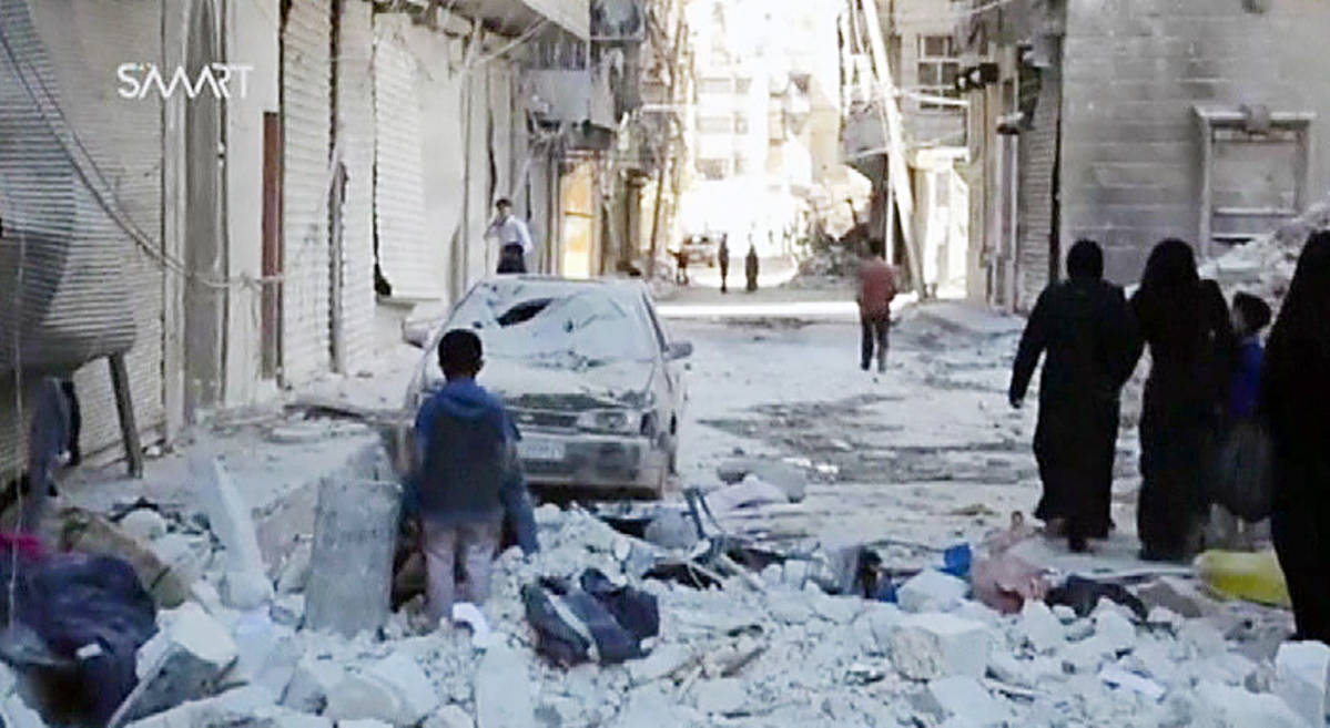 Pommitusten jälkiä Aleppossa lauantaina.