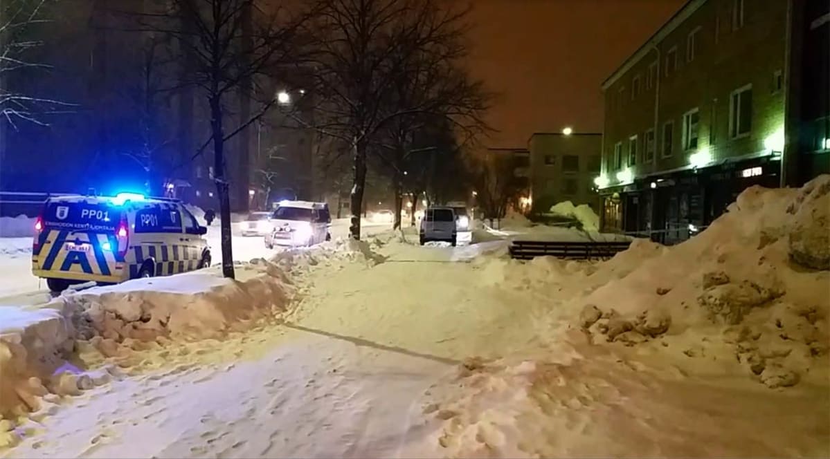 Tuira Pubin edusta Oulussa 13.1.2015 sen jälkeen kun poliiis oli erästänyt alueen sattuneen kaksoissurman jälkeen.