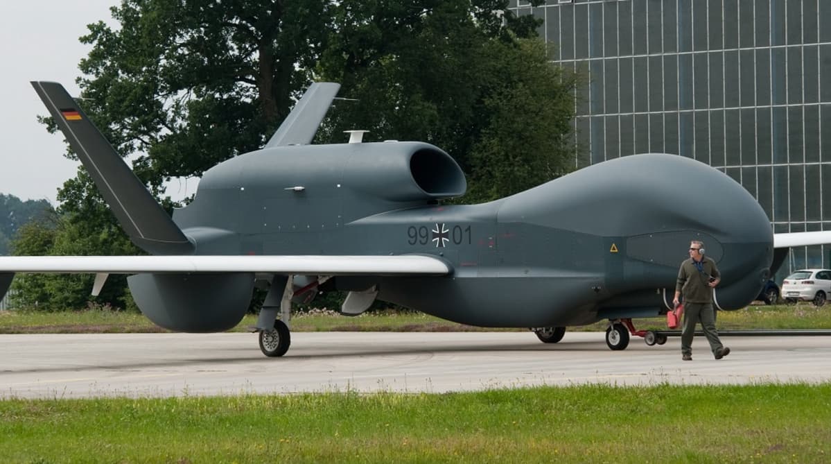iso lentokone eurohawk
