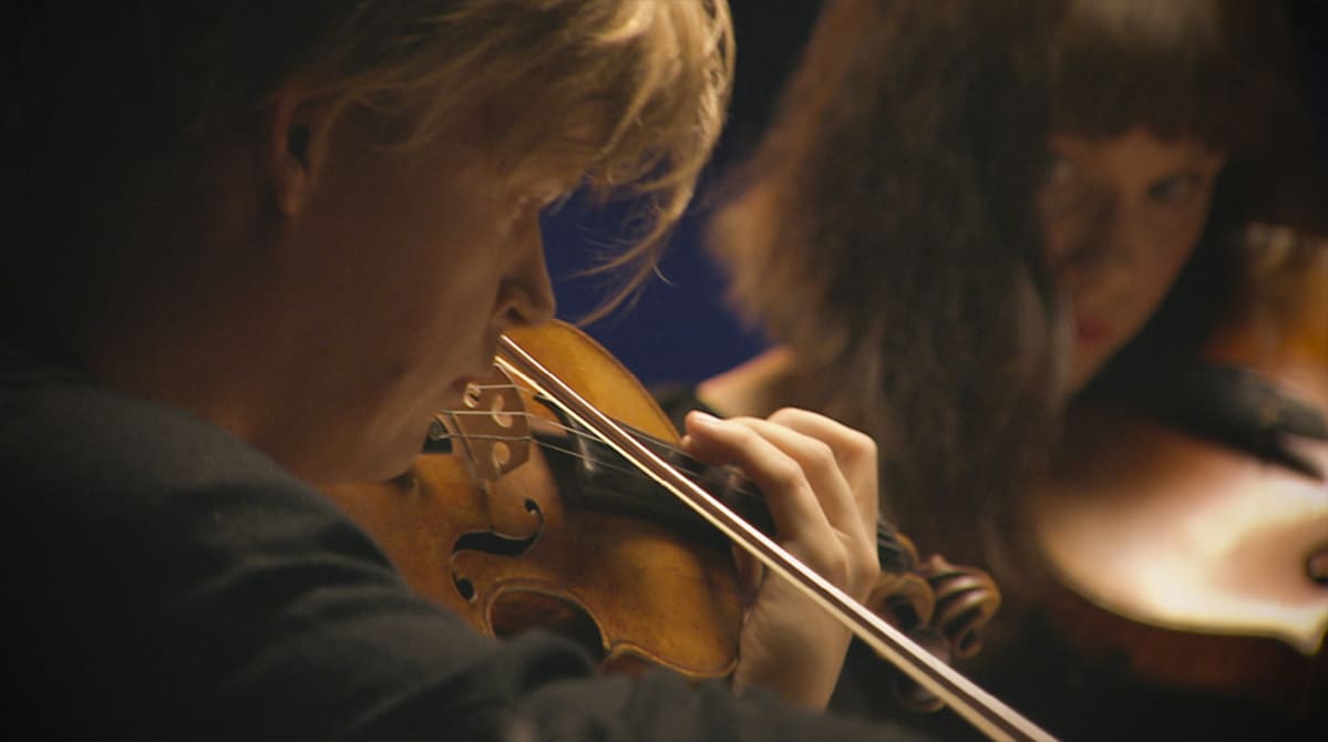 Helsingin juhlaviikkojen konsertissa Pekka Kuusisto ja Patricia Kopatchinskaja, viulu, heittäytyivät kamarimusiikin vietäviksi.