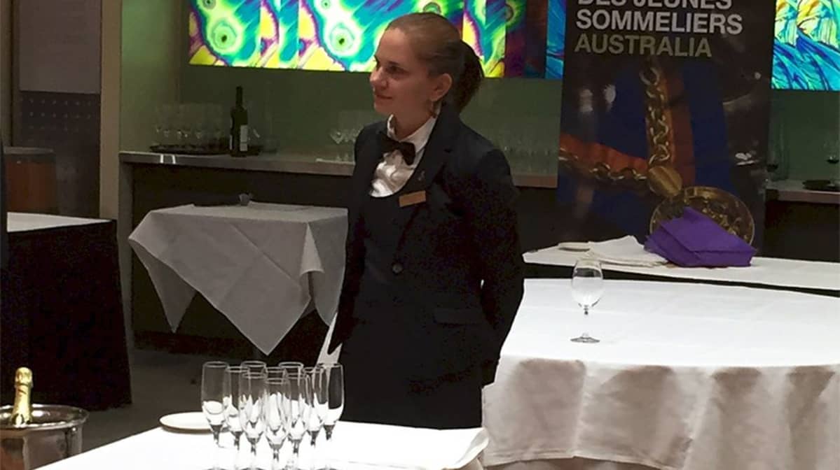 Sommelier Heidi Mäkinen.