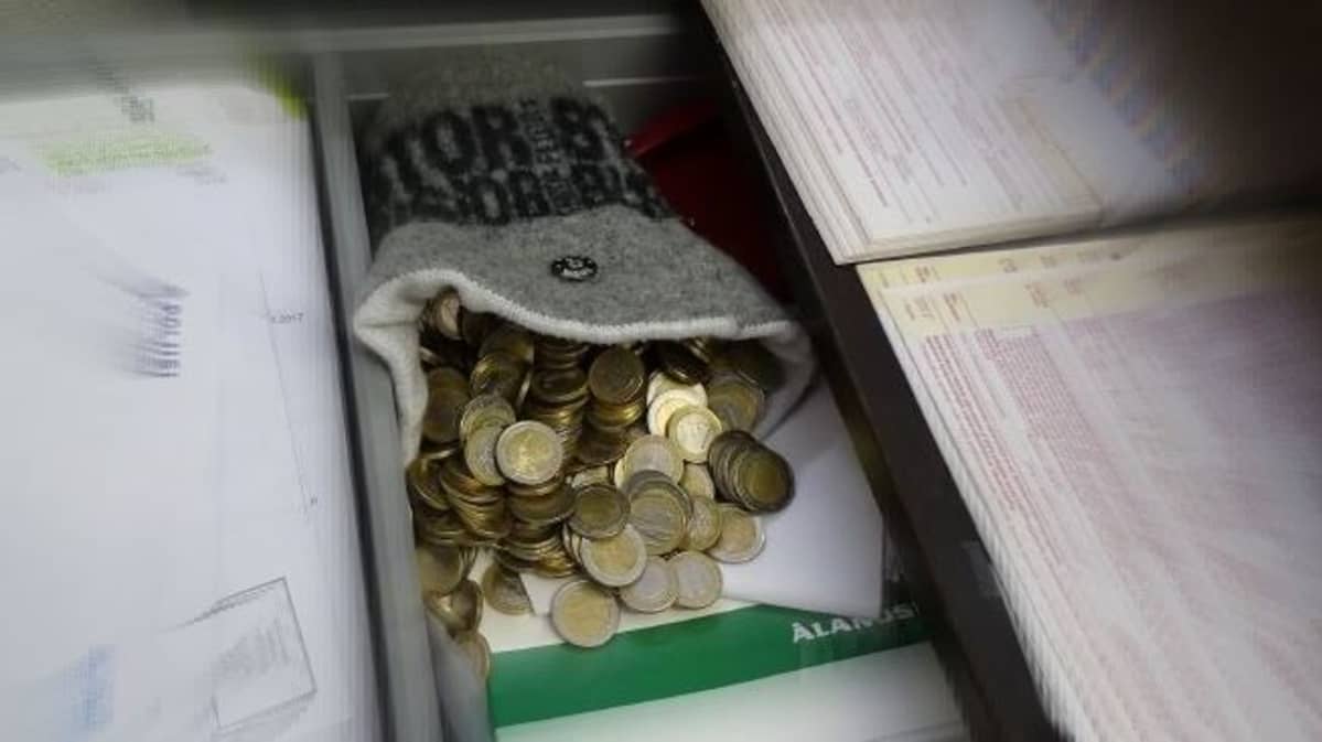 Kolikoita pipossa.