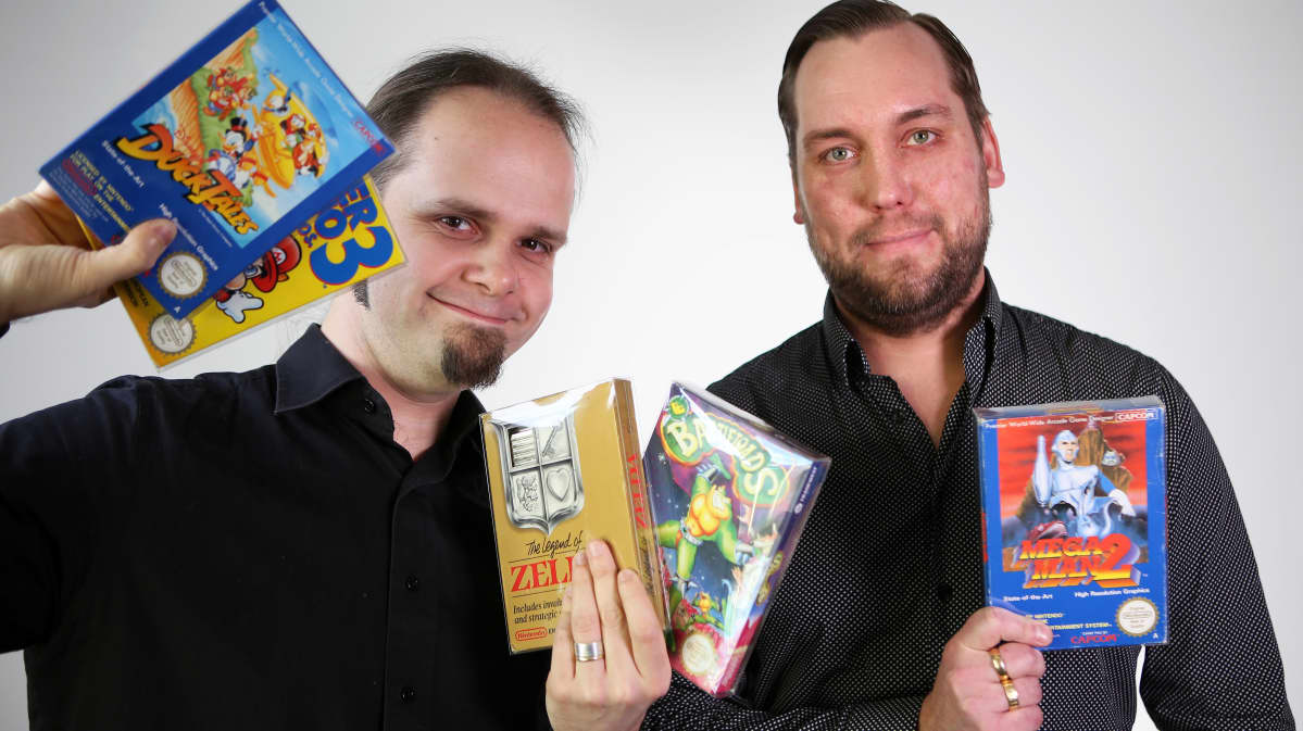 Retropelien harrastajat esittelevät suosikkipelejään.