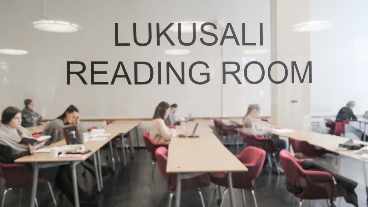 Lukusali Tampereen yliopistossa.