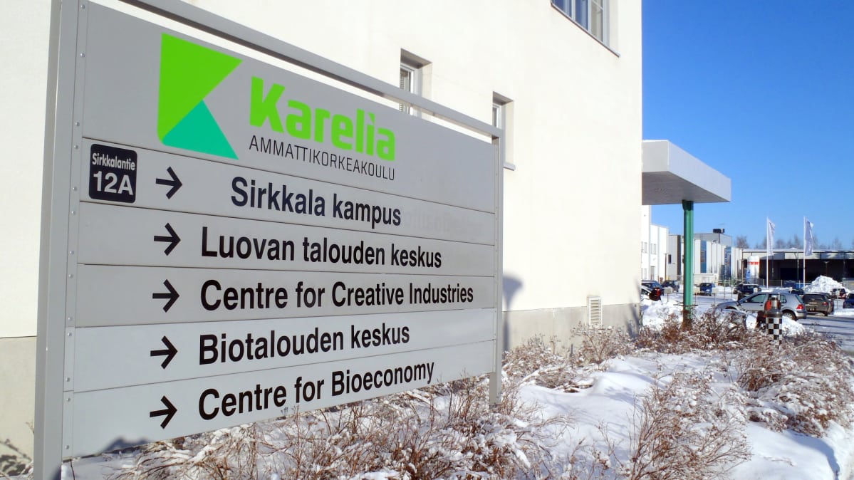 Karelia ammattikorkeakoulun opastekyltti.