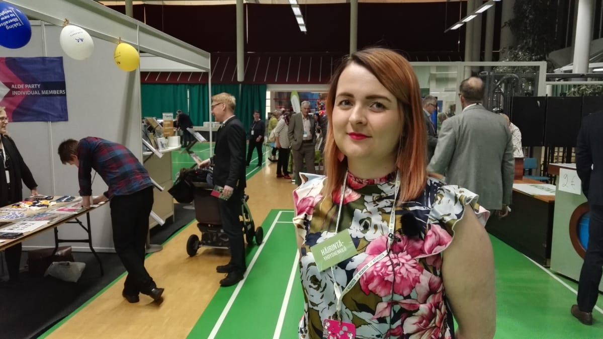 Häirintäyhdyshenkilö oululainen Sini-Elina Kärsämä Sotkamon keskustan puoluekokous