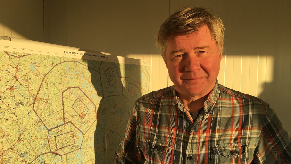 Lentokapteeni ja Redstone Aero Oy:n hallituksen puheenjohtaja Esa Korjula
