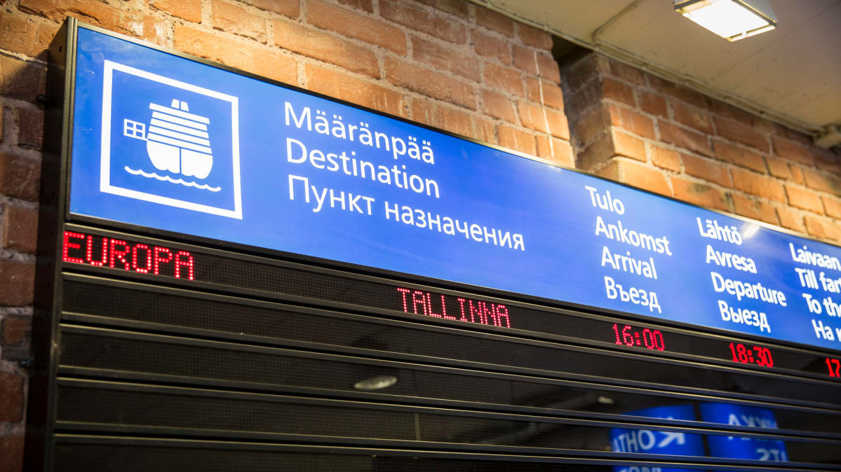 Digitaalinen aikataulu Länsisatamassa.