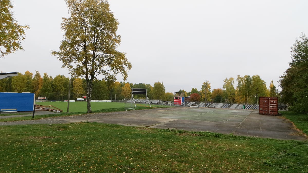 Sauvosaaressa oleva entinen tenniskenttä.