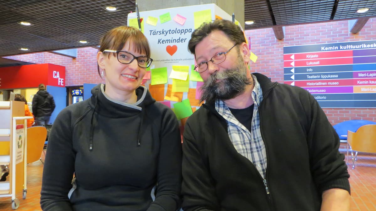 Tärskytolopan ideoineet kulttuuripedagogi Venla Kakko ja teatterisihteeri Ismo Perkiö.