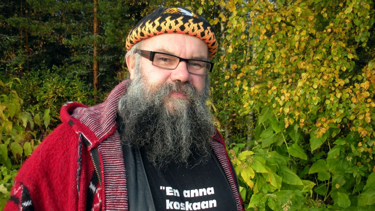 Tykkyläinen kuvaa Pudasjärven naisia ja maisemia.