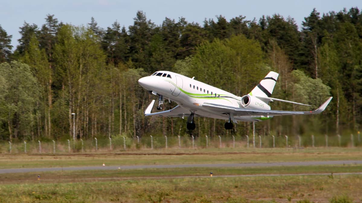 Charter Jets Dassault Falcon 2000S liikesuihkukone Lappeenranta bisnesjetti LY-CVS
