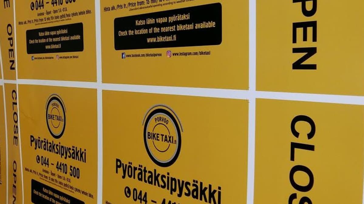 Pyörätaksien pysäkkikylttejä