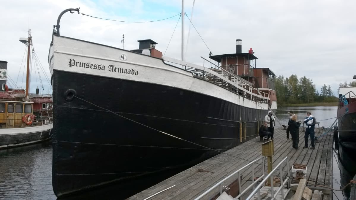 Prinsessa Armaada, ravintolalaiva