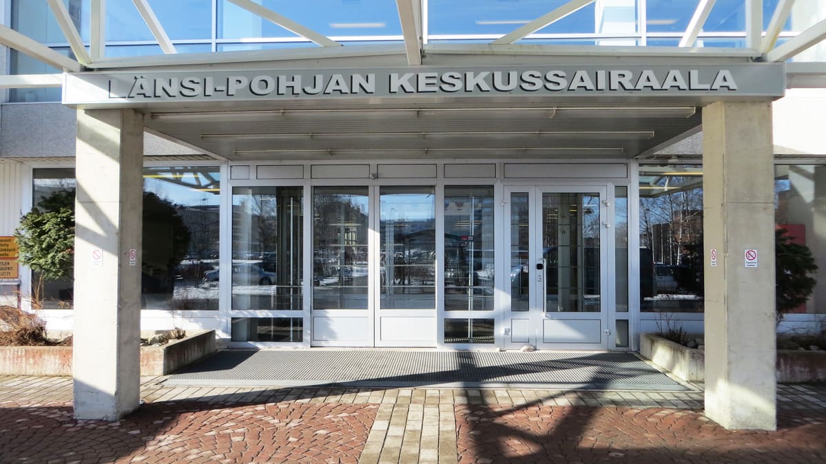 Länsi-Pohjan keskussairaalan sisäänkäynti.