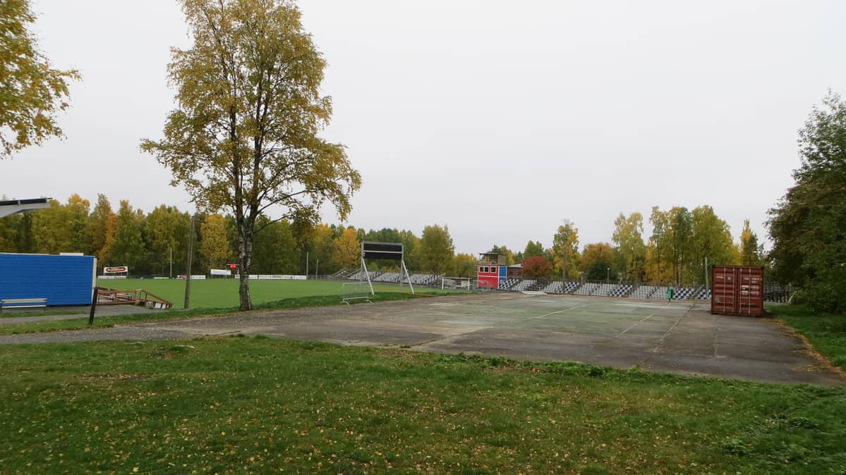 Sauvosaaressa oleva entinen tenniskenttä.